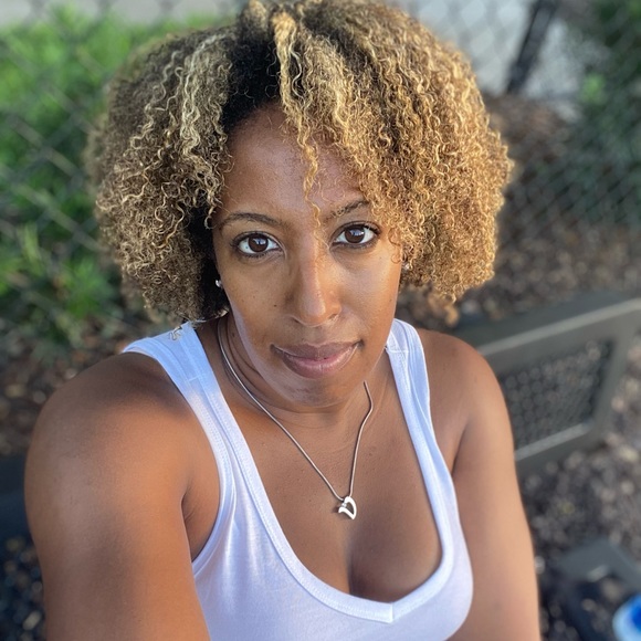 Meet your Posher, Valerie - Picture 1 of 1